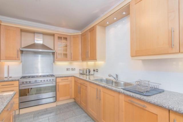 Jubilee Mansions 5* Retreat Apartment Peterborough Exterior photo