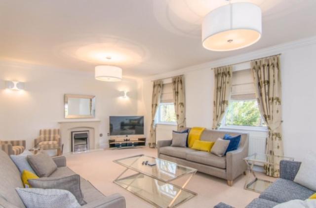 Jubilee Mansions 5* Retreat Apartment Peterborough Exterior photo